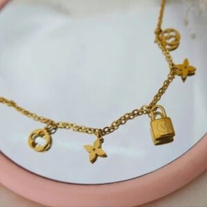 Gold V clover Charm Necklace